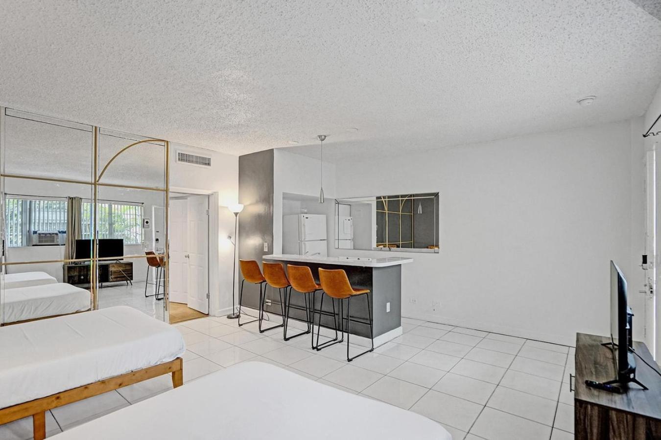 הלנדל ביץ' Hallandale Holiday Retreat Hollywood Boardwalk מראה חיצוני תמונה